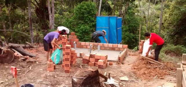 Inicio construcción de los baños de nuestra escuela. Inicio construcción de los baños de nuestra escuela.